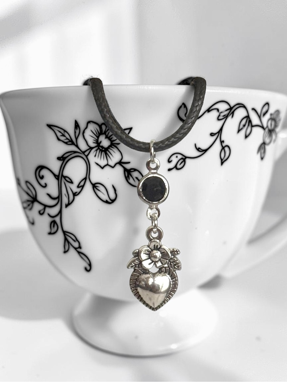 5 For $25💫Silver Heart Floral Pendant Necklace With a Black Acrylic Gem Accent